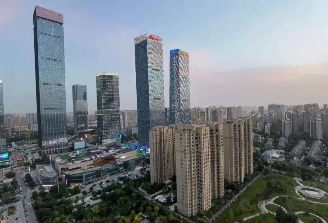 港务区“万人摇”、“千人摇”频出！绿地国港